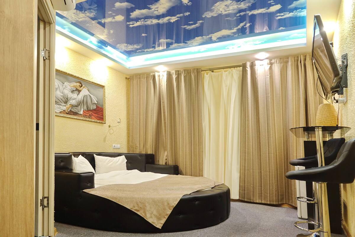 Superior Room | Desk, laptop workspace, iron/ironing board, free WiFi