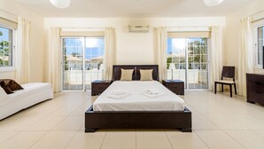 Villa, 3 Bedrooms, Poolside - Villa Alex (Paralimni)