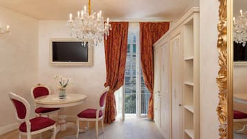 Classic Apartment | Living area