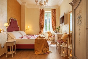 Standard-Doppel- oder -Zweibettzimmer | Minibar, Zimmersafe, individuell eingerichtet, Schreibtisch