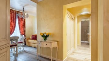 Suite Junior | Minibar, una cassaforte in camera, con arredamento individuale