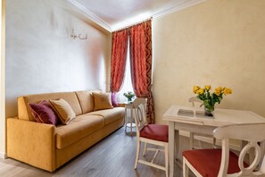 小型套房 | 客厅 | 平板电视