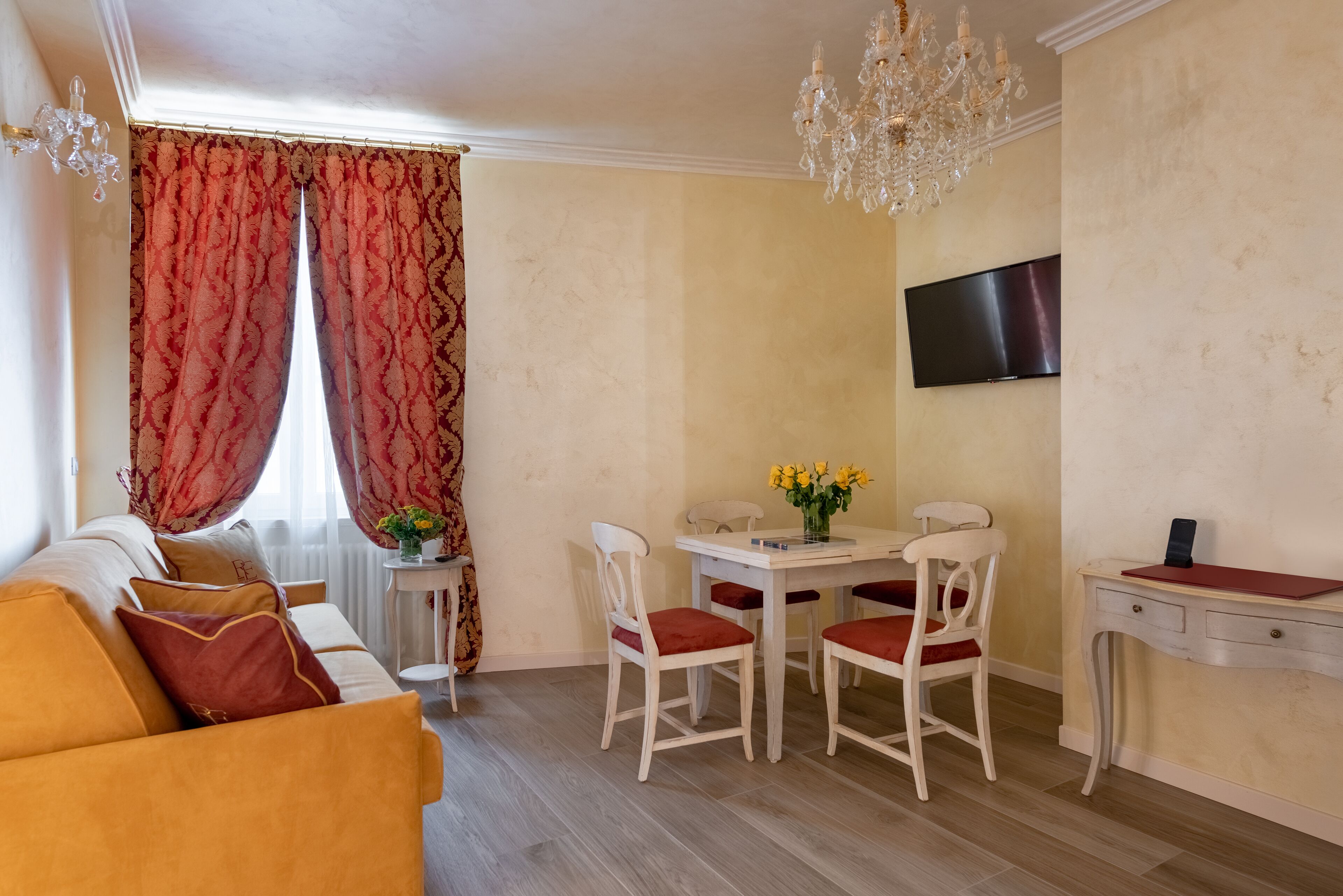 Junior Suite | Living room | Flat-screen TV