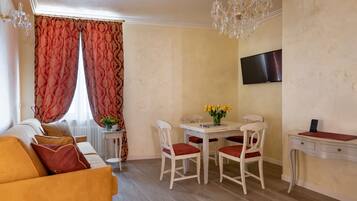 Suite Junior | Soggiorno | TV a schermo piatto