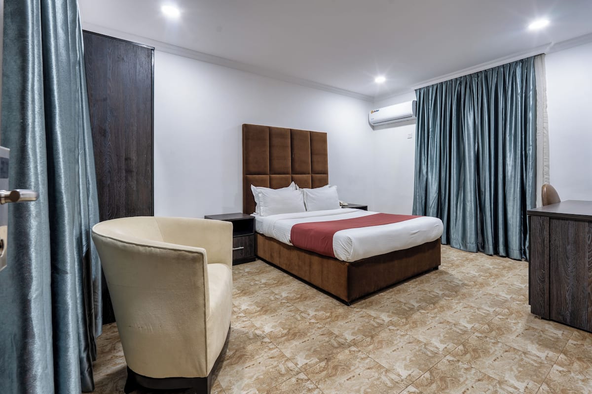 Superior kamer | 1 slaapkamer, een minibar, een kluis op de kamer, gratis wifi