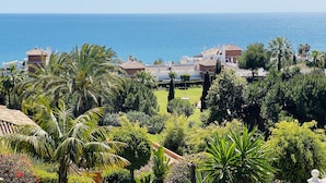 A coastal property with multiple buildings, lush greenery, and a view of the sea. - La Perla de Torrenueva (Mijas)