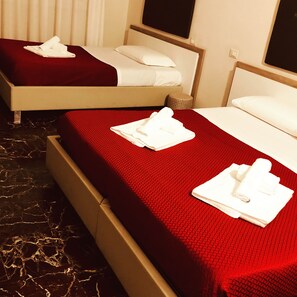 Comfort Triple Room | Minibar, desk, soundproofing, free WiFi