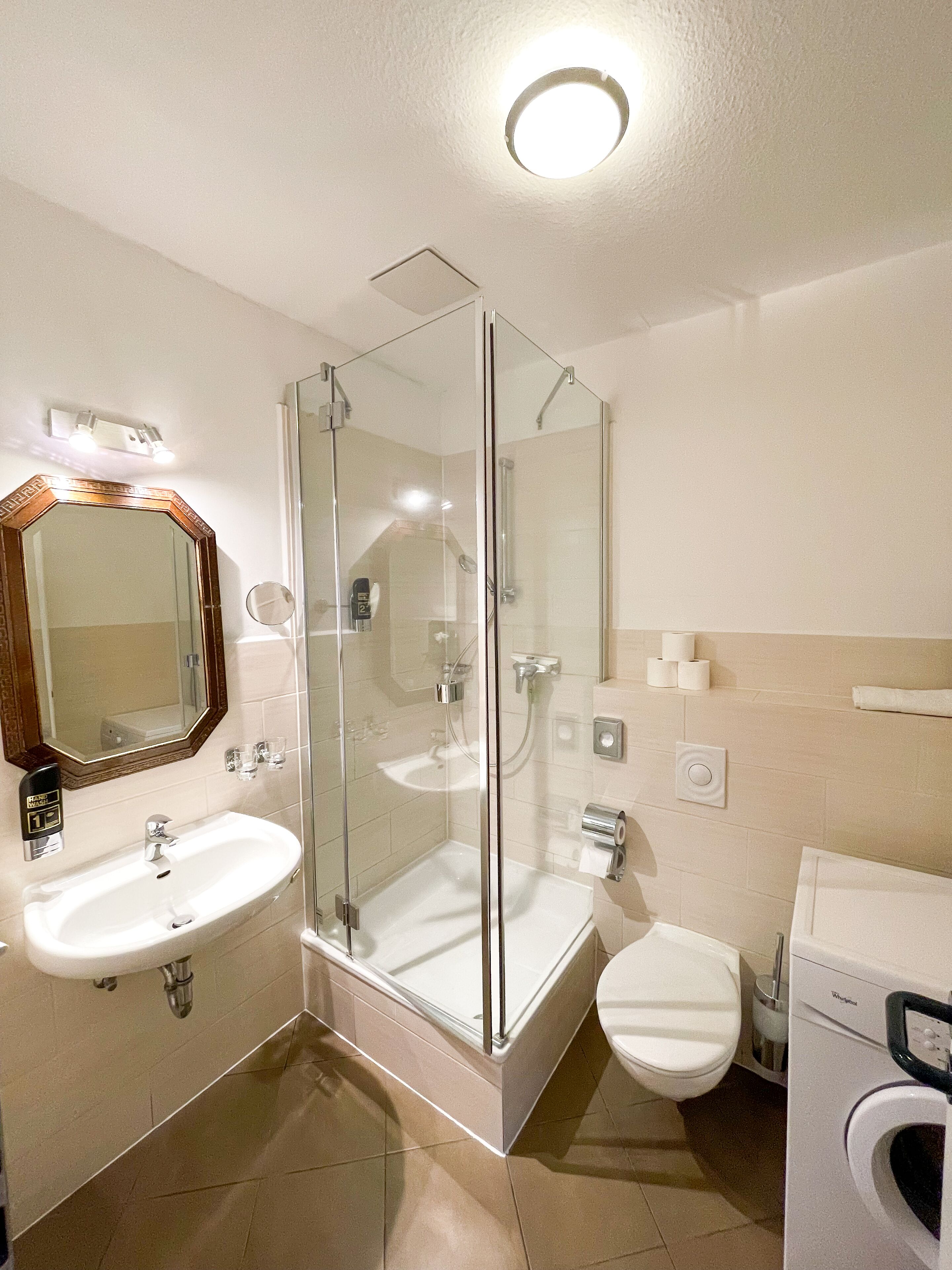 apartment henriette, 1 bedroom, final cleaning fee 35€ (an der untertrave 106)  | bathroom | shower, hair dryer, towels, soap