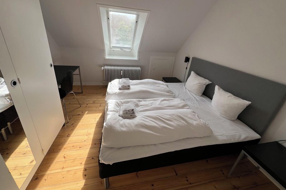 Ropa de cama hipoalergénica, cortinas blackout y wifi gratis 