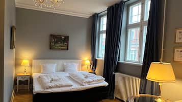 Hypo-allergenic bedding available, blackout drapes, WiFi (free)