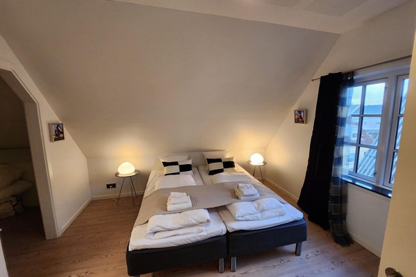 Deluxe Loft | Hypo-allergenic bedding available, blackout drapes, WiFi (free)