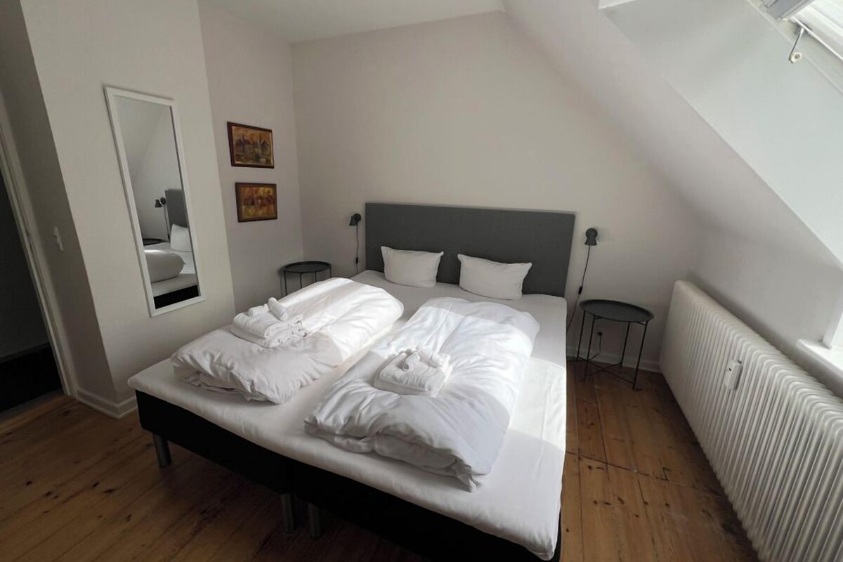 Ropa de cama hipoalergénica, cortinas blackout y wifi gratis 