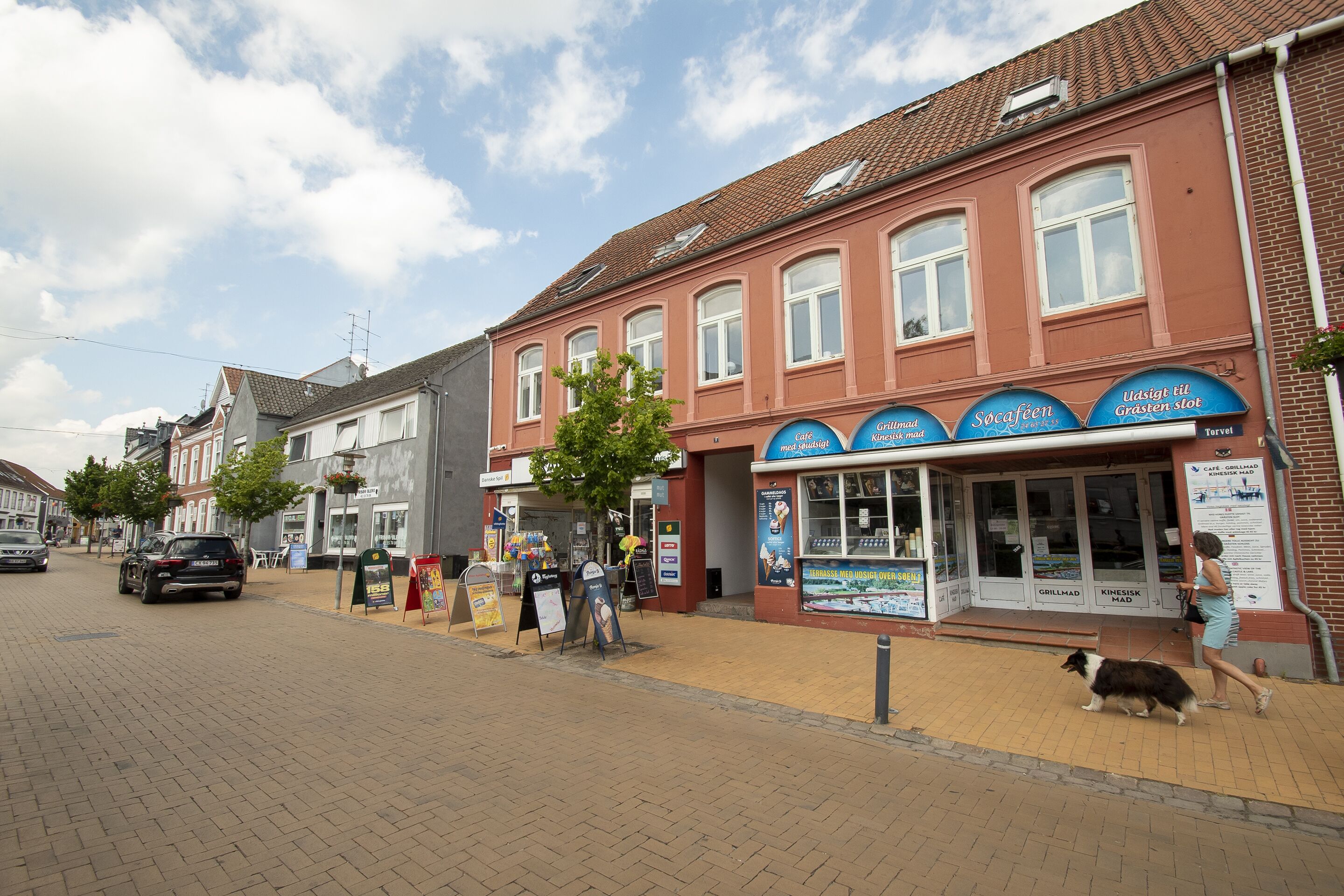 2 bedrooms, blackout curtains, free wifi, bed sheets