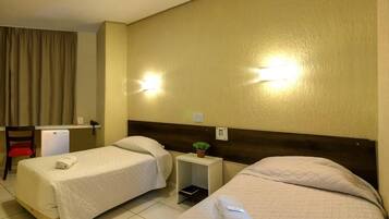 Minibar, escritorio, cortinas blackout y wifi gratis