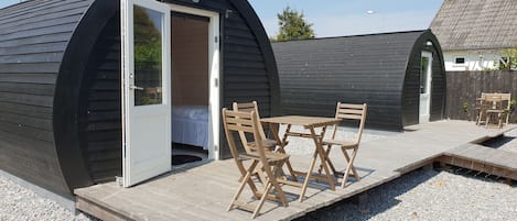 Cabin (4 people) | Desk, blackout drapes, iron/ironing board, free WiFi