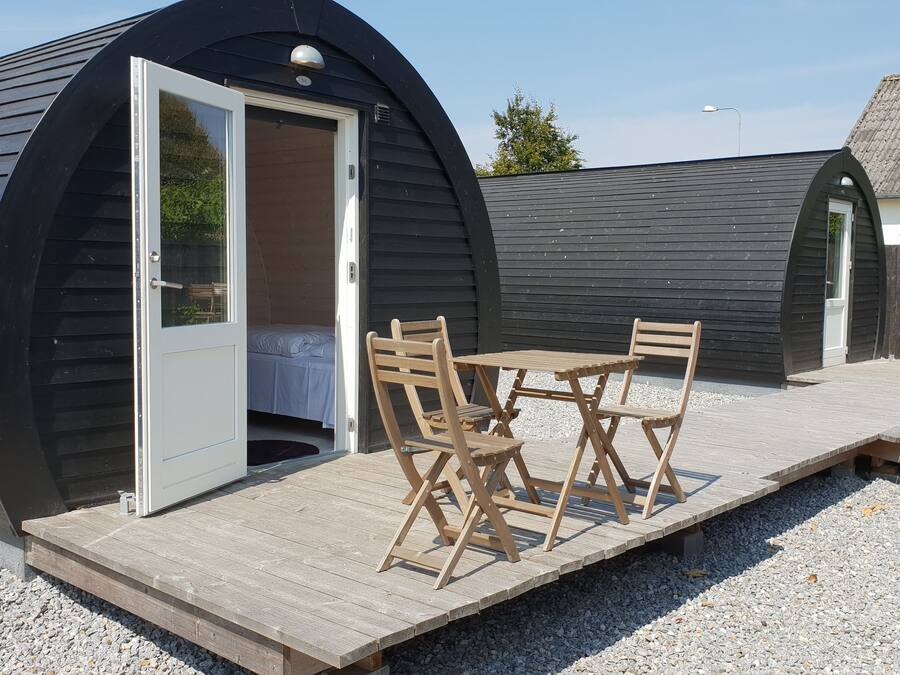 Cabin (4 people) | Desk, blackout curtains, iron/ironing board, free WiFi