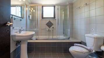 Family Apartment, 1 Bedroom | 1 bedroom, blackout drapes, cribs (free), WiFi (free)