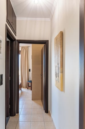 Appartement Familial, 1 chambre | 1 chambre, rideaux occultants, lits bébé (gratuits), Wi-Fi gratuit