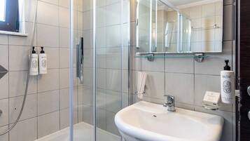 Apartamento família, 1 quarto | 1 quarto, cortinas blackout, berços grátis, Wi-Fi de cortesia