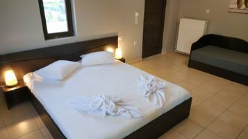 1 bedroom, blackout drapes, cribs (free), WiFi (free)