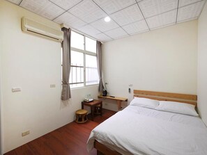 Double Room | Desk, soundproofing, rollaway beds, free WiFi - Wooden Man B&B (Taitung)