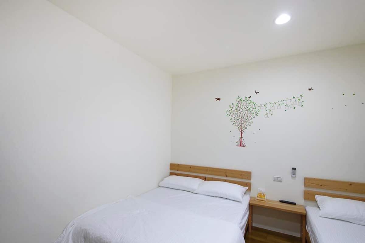 Quarto família, vista para a cidade | Escrivaninha, quartos à prova de som, camas extras/dobráveis (sobretaxa)
