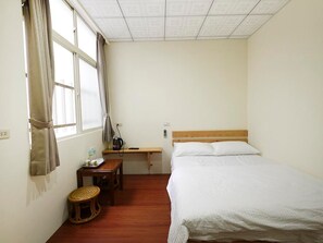 Bureau, chambres insonorisées, lits pliants/supplémentaires