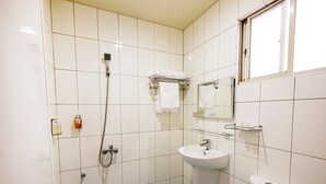 Bathroom - Wooden Man B&B (Taitung)
