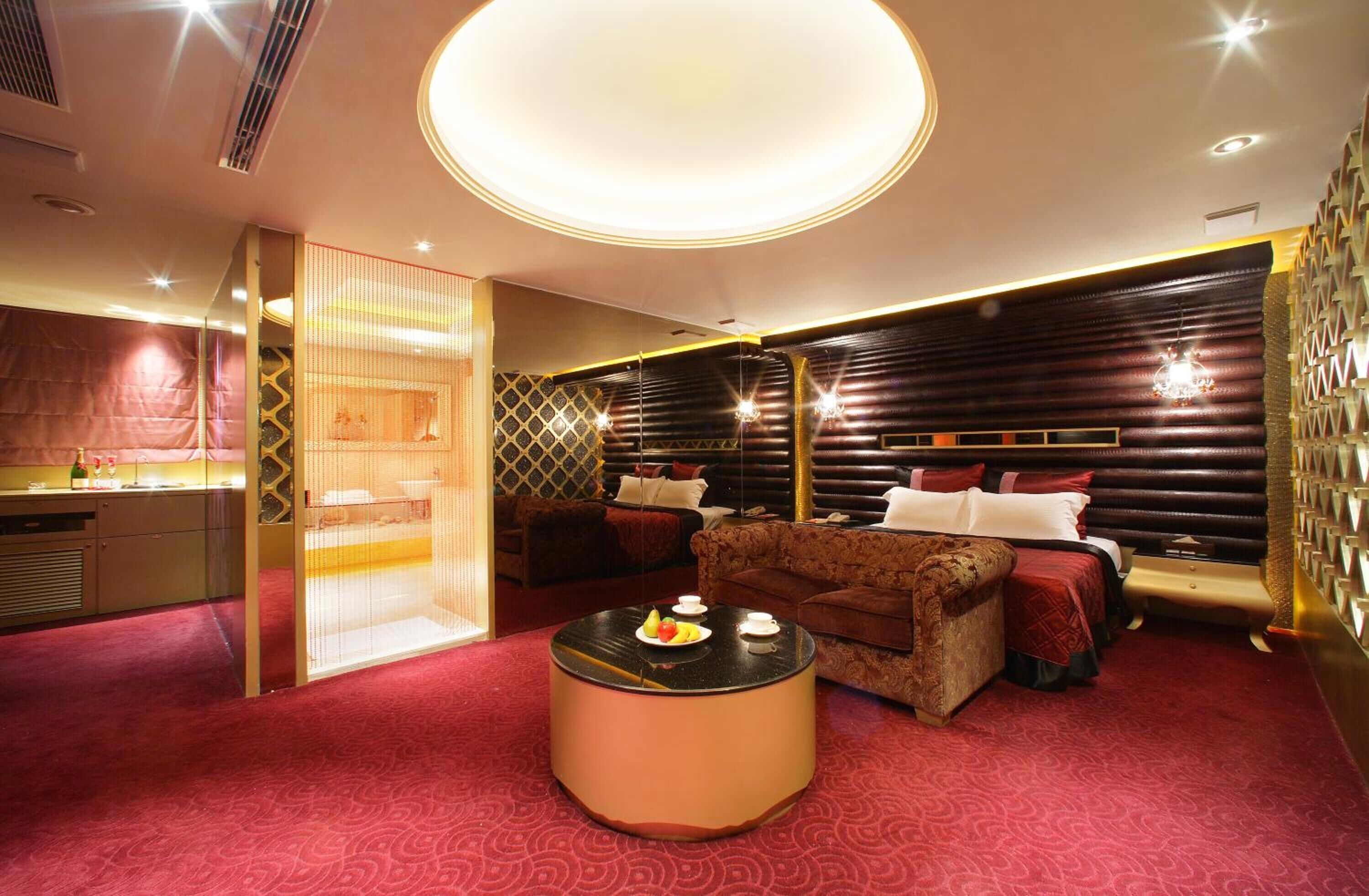 individually furnished, blackout curtains, free wifi, bed sheets