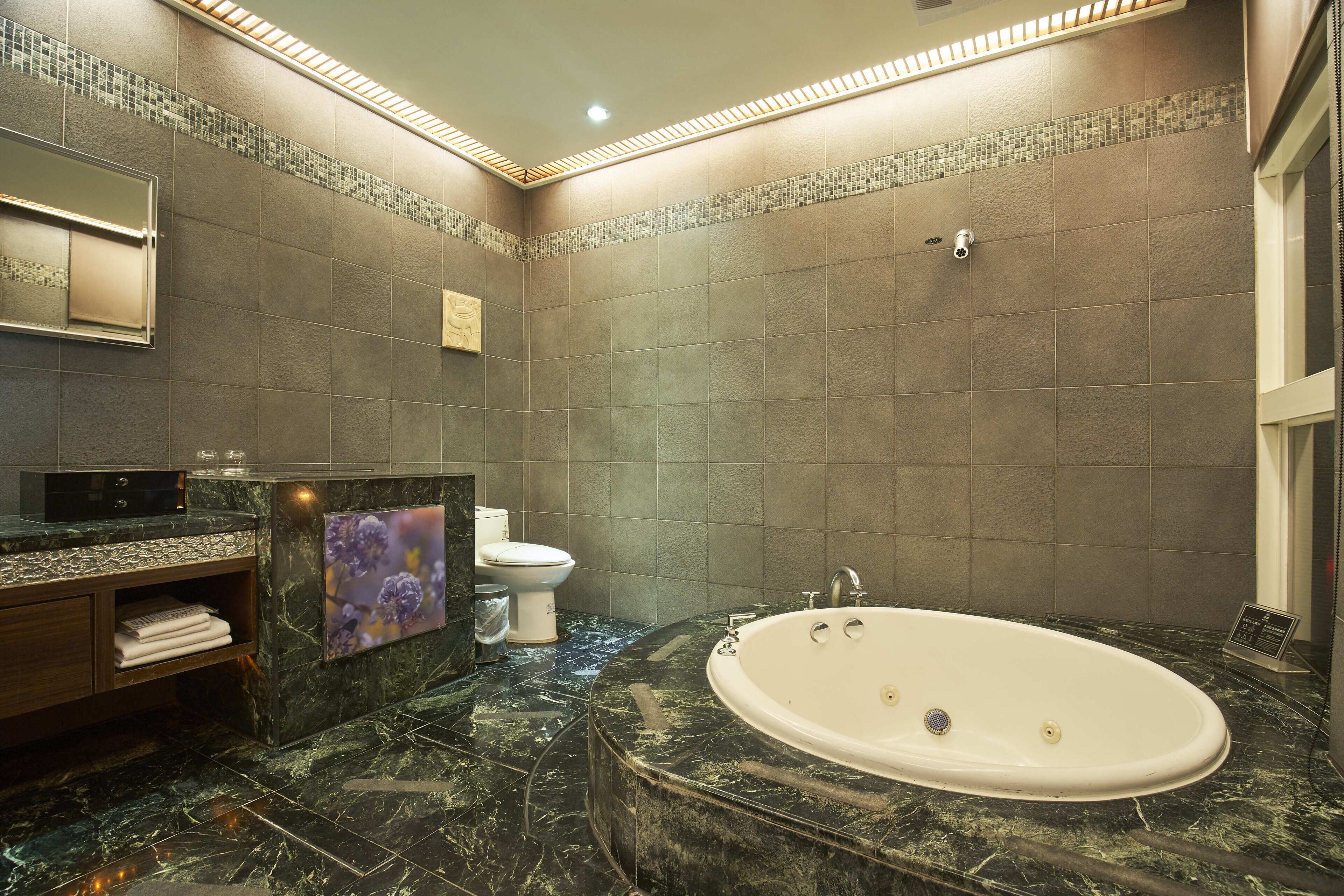 business double room, bathtub | bathroom | separate bathtub and shower, jetted bath, hydromassage showerhead