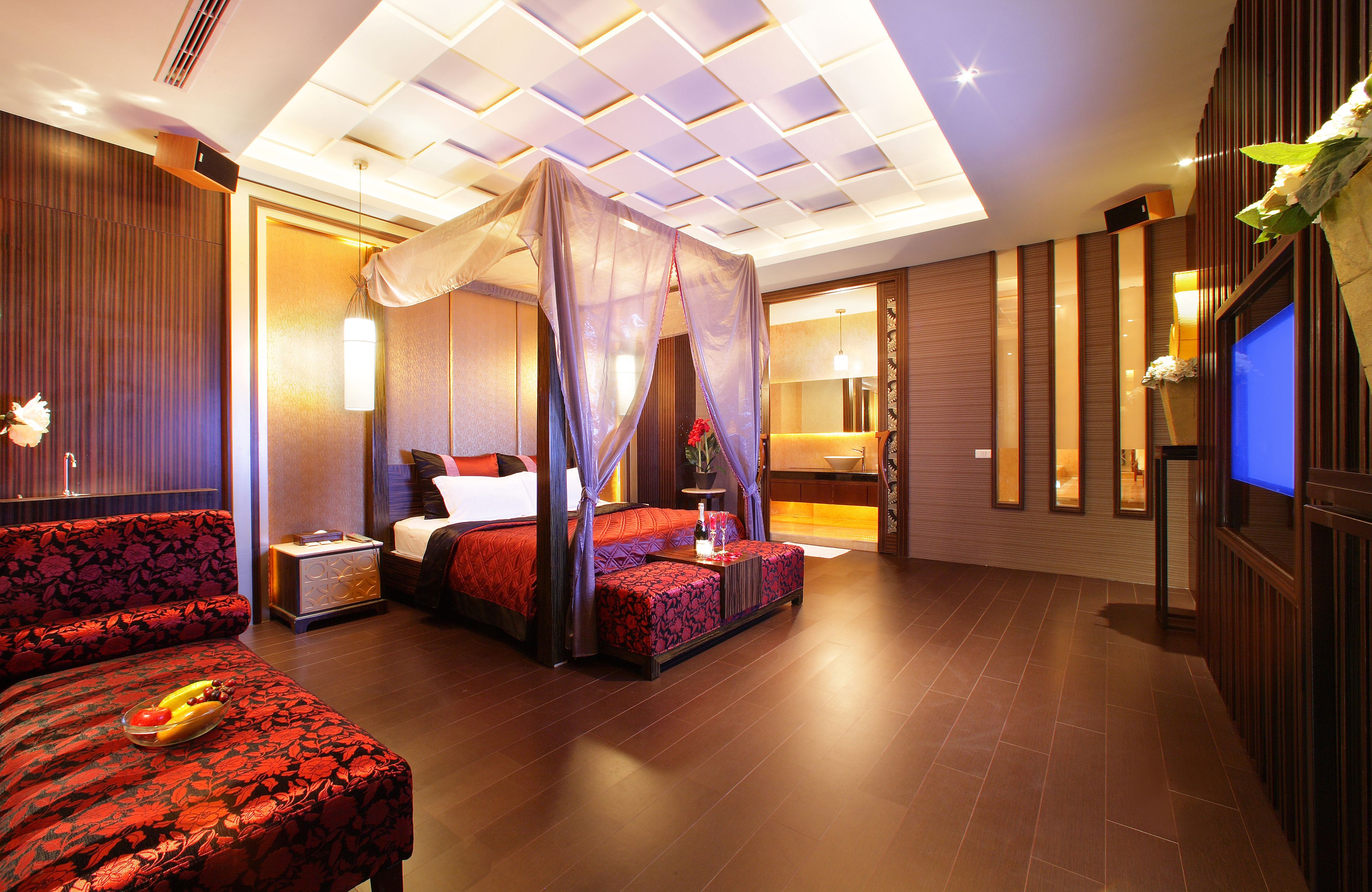 deluxe double room, bathtub | individually furnished, blackout curtains, free wifi, bed sheets