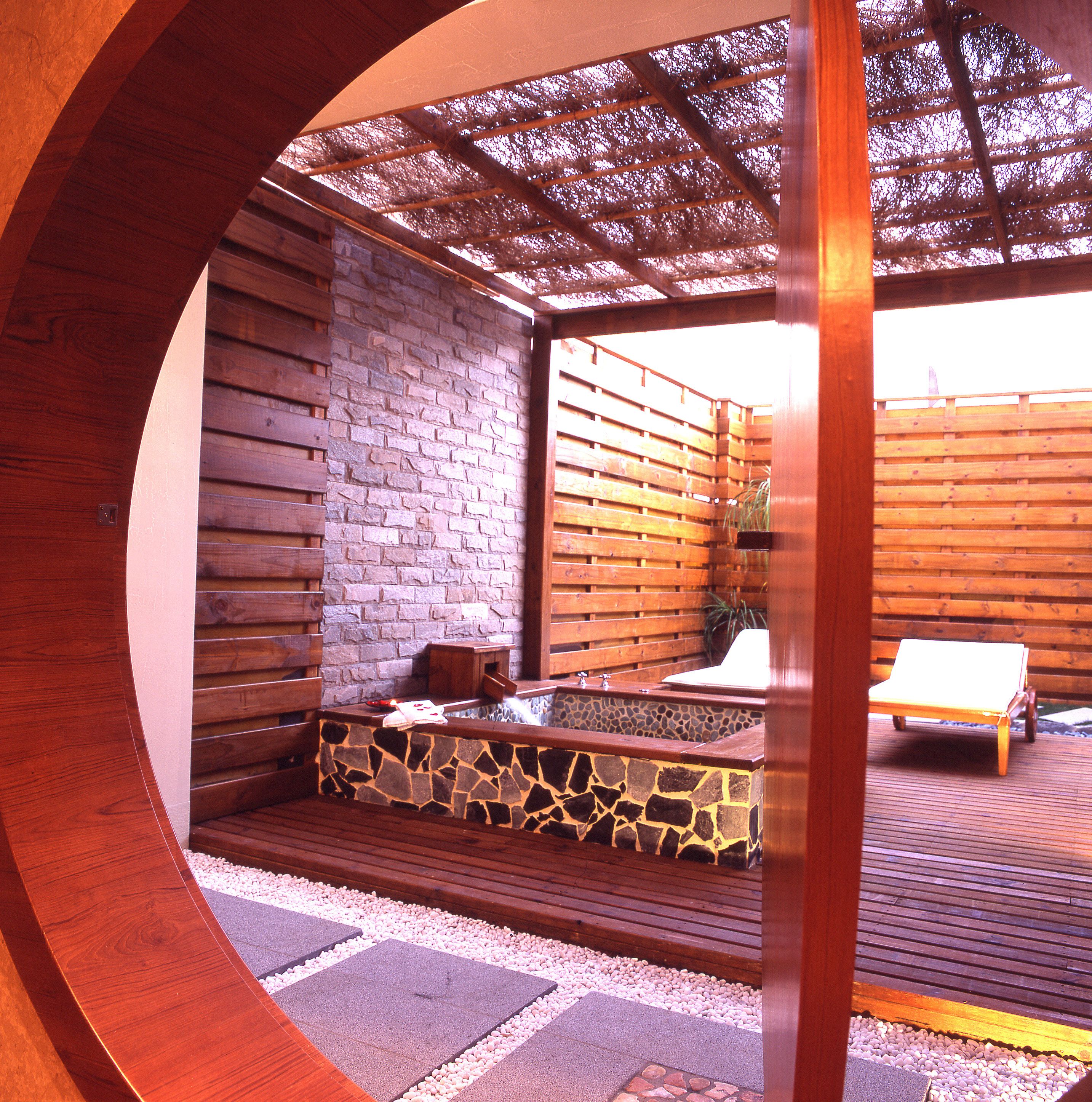 presidential suite | bathroom amenities | separate bathtub and shower, jetted bath, hydromassage showerhead