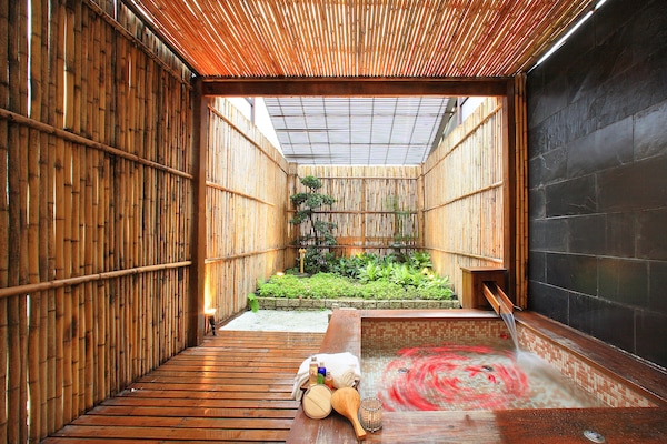 Presidential Suite | Private spa tub