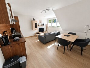 Standard Apartment, 2 Bedrooms, 2 Bathrooms, Garden View | Living area | 32-inch Smart TV with satellite channels - Wald Villa Üssbach (Alf)