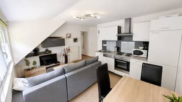 Standard Apartment, Kitchen, Garden View | Living area