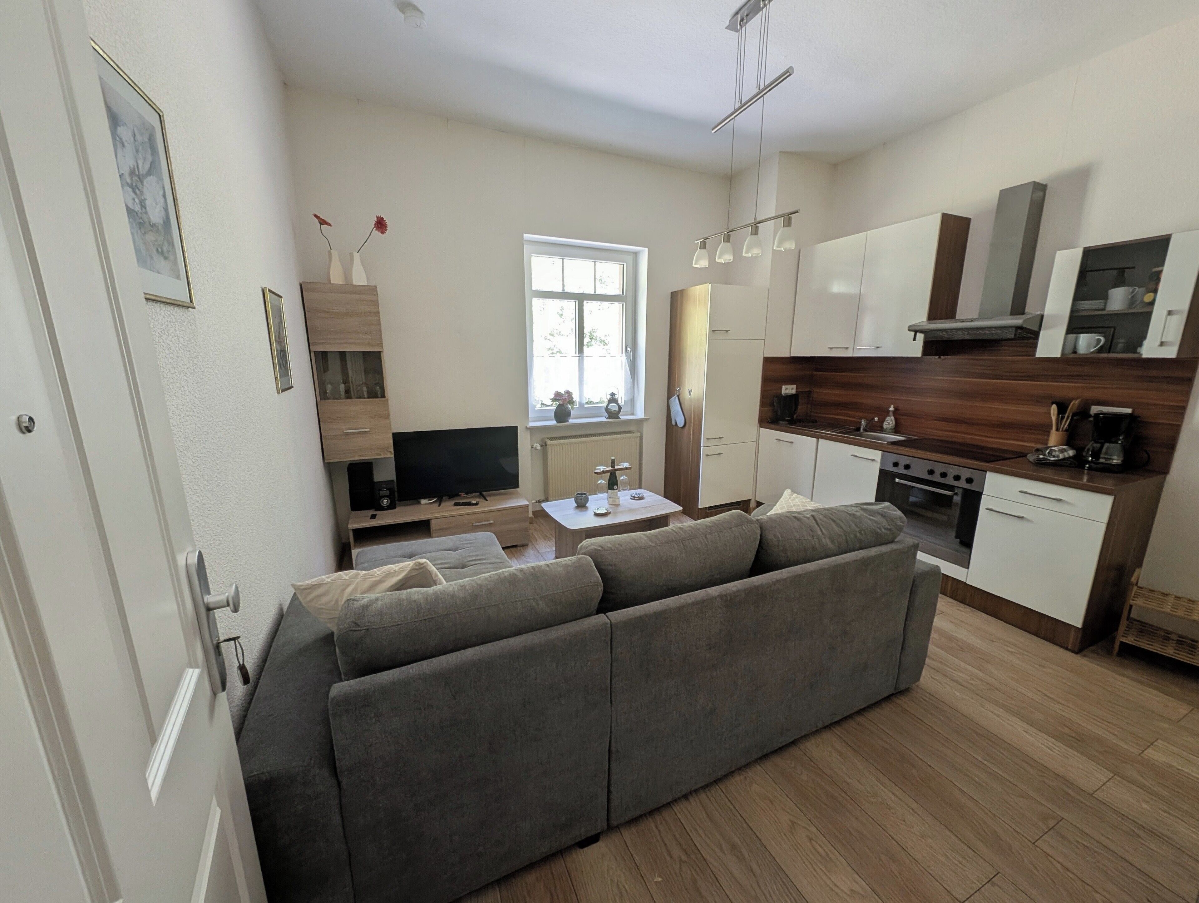 Standard Apartment, Kitchen, Garden View | Private kitchen | Full-size fridge, microwave, stovetop, dishwasher