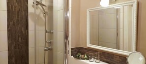 Shower, rainfall showerhead, hair dryer, towels - Wald Villa Üssbach (Alf)