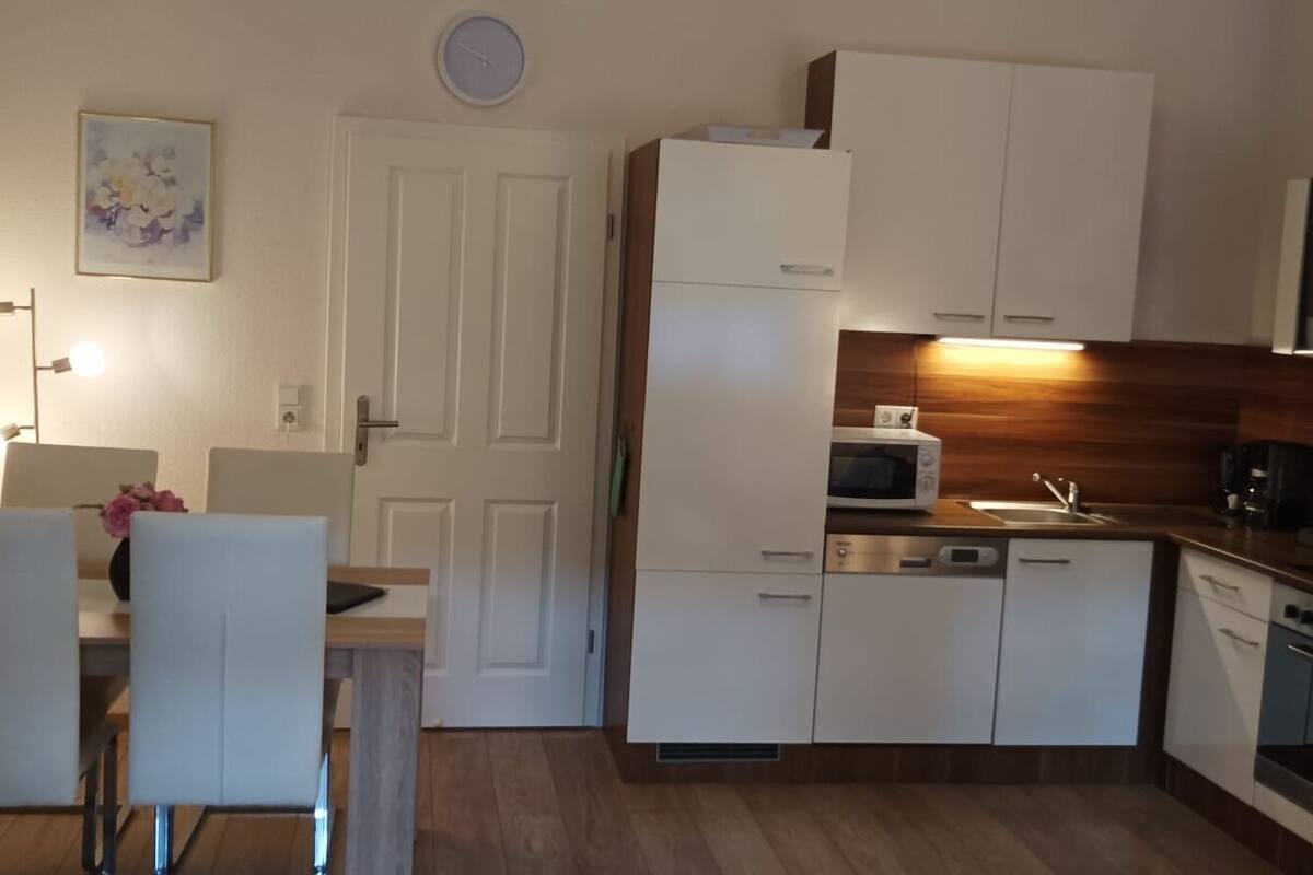 Comfort-Apartment, Balkon | Eigene Küche | Großer Kühlschrank, Mikrowelle, Herdplatte, Geschirrspüler