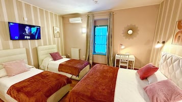 Premium bedding, minibar, desk, free WiFi