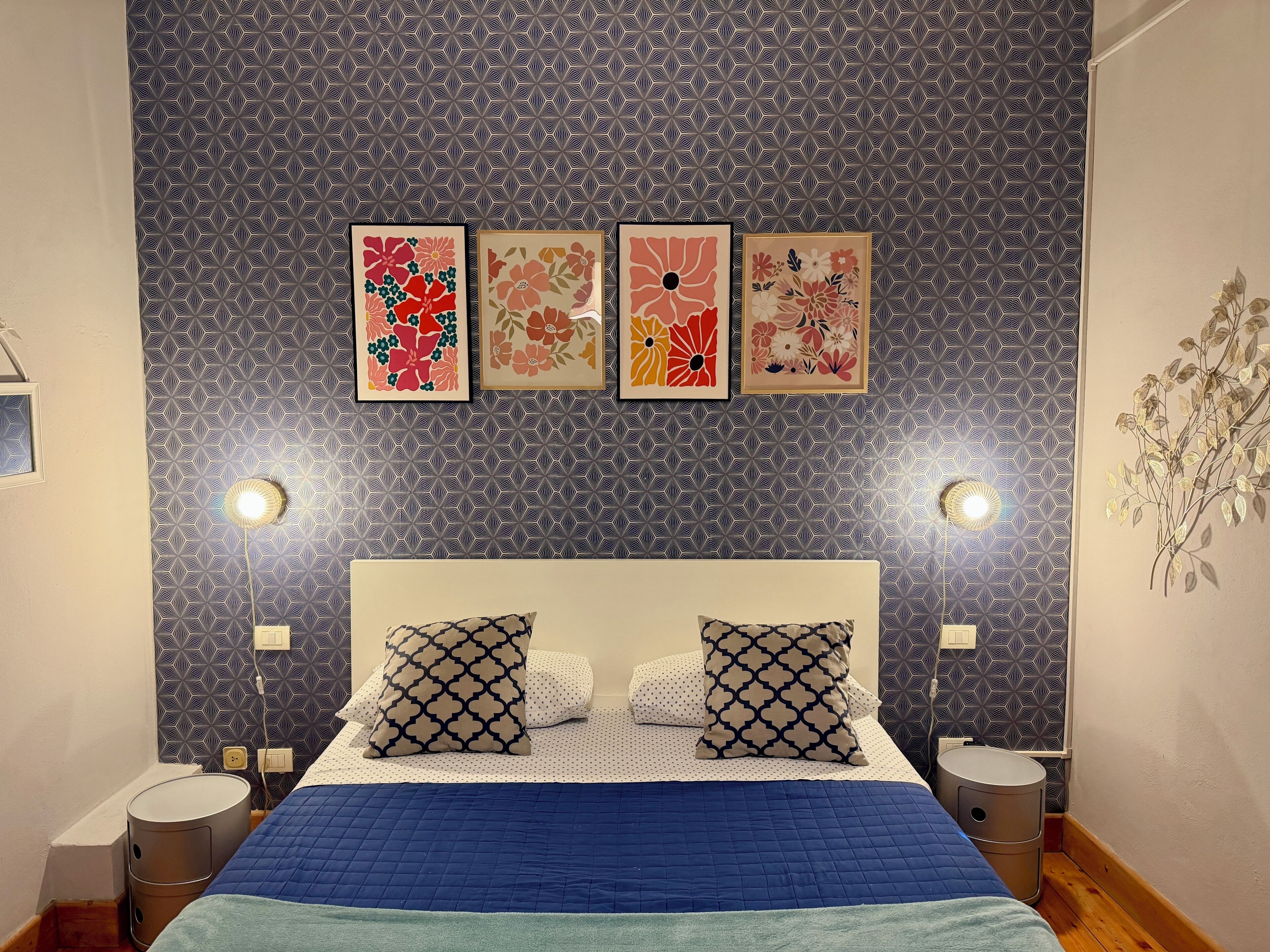 Habitación básica, 1 habitación, baño privado | Ropa de cama de alta calidad, minibar, escritorio y wifi gratis