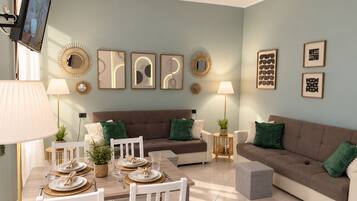 Una sala de estar moderna con un sofá marrón, sillas blancas, una mesa de comedor preparada para cuatro comensales y arte decorativo en la pared.