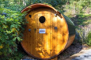 Sales de tractament per a parelles, sauna i banyera d'hidromassatge 