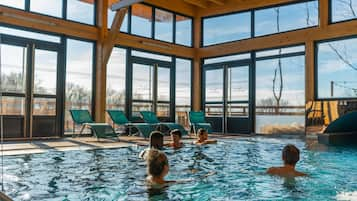 Couples treatment room(s), sauna, hot tub, steam room