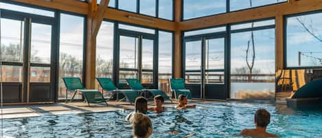 BehandlungsrĂ€ume fĂŒr Paare, Sauna, Whirlpool, Dampfbad