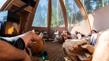 Espace de soins pour les couples, sauna, bain Ă remous, hammam, hammam