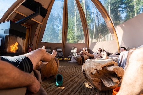 Couples treatment rooms, sauna, hot tub, steam room, Turkish bath. Domaine du Hirtz