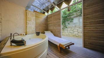 Deluxe Room | Frette Italian sheets, premium bedding, minibar, in-room safe