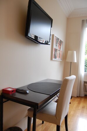 Dobbeltrom – comfort, 1 kingsize-seng, parkutsikt | Romfasilitet