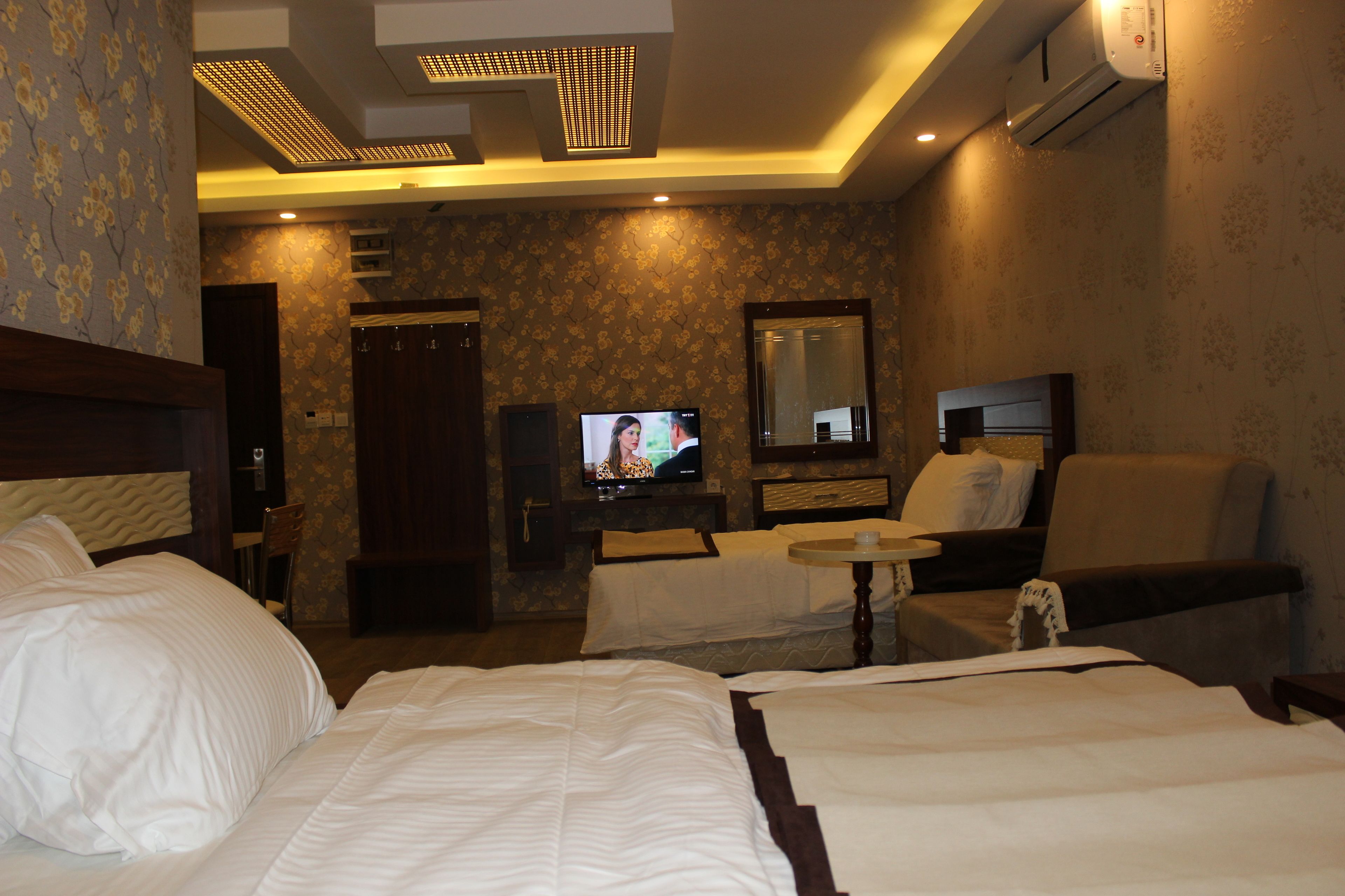 standard double room | 1 bedroom, minibar, in-room safe, desk
