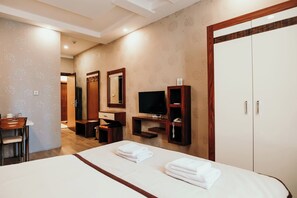 Minibar, in-room safe, desk, free WiFi